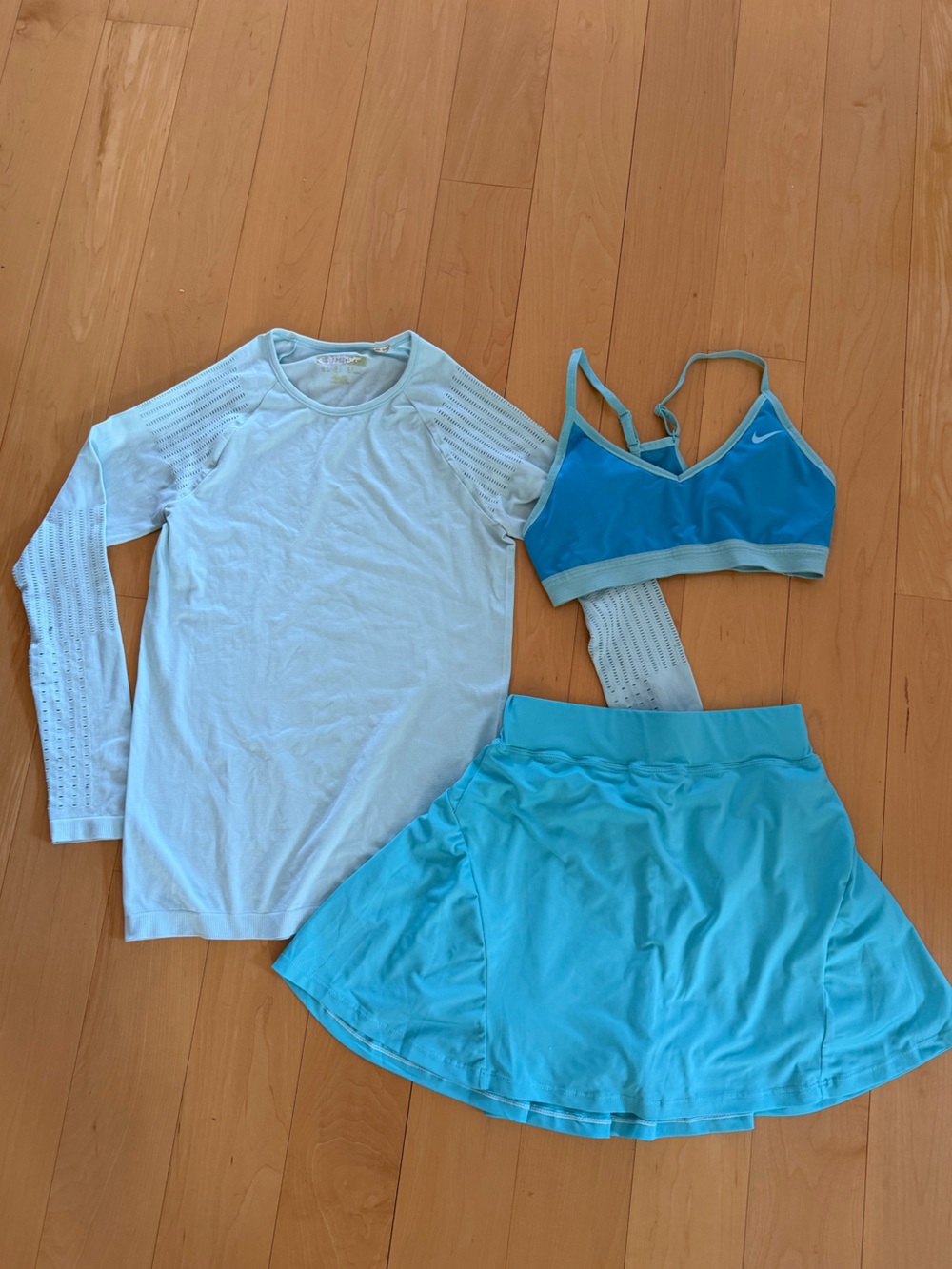 Cute teal / light blue workout set Nike - Long sleeve, sports bra and skirt